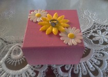 Daisy-ring-themed-box