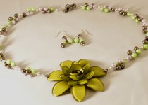 Green-dahlia-necklace
