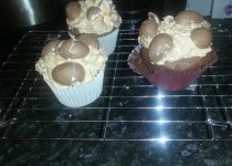 creme-egg-cupcakes