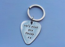 keyring-guitar-pick