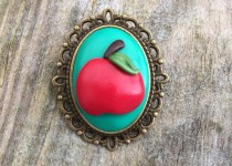 Apple-Brooch