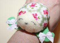 Doll-Wrist-Pincushion-16.01.13