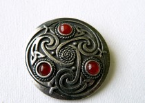 pewter-brooch-c