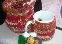 crochet-bag-+-mug-coaster-cosy-combo-+-bee-+-flower-£9.50