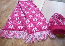 Snowflake-hat-scarf100_3814