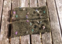 WristWarmers-7-001-Olive-fleck
